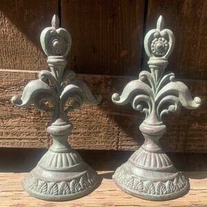 Pair of Decorative Fleur-de-Lis Cast Metal Finials / Bookends or decorative dec